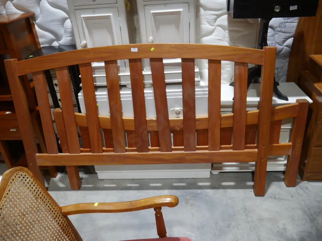 Queen bedframe Image 1++