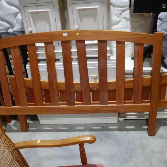 Queen bedframe