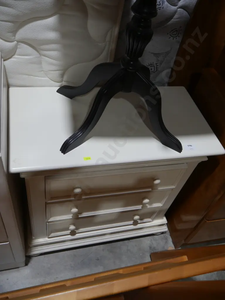Bedside drawers Image 1++