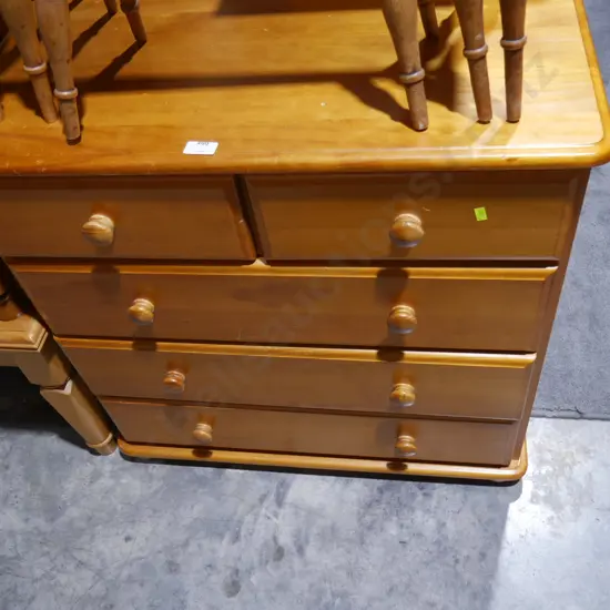 Chest of drawers
