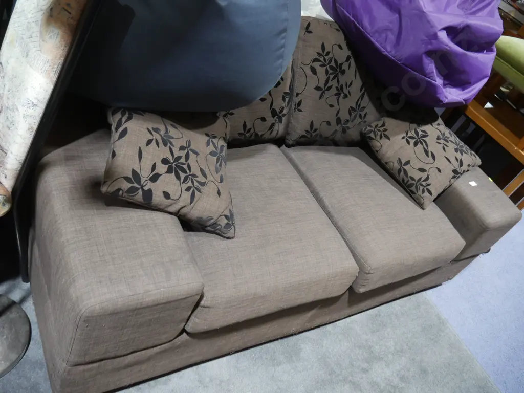 2 seater sofa Image 1++