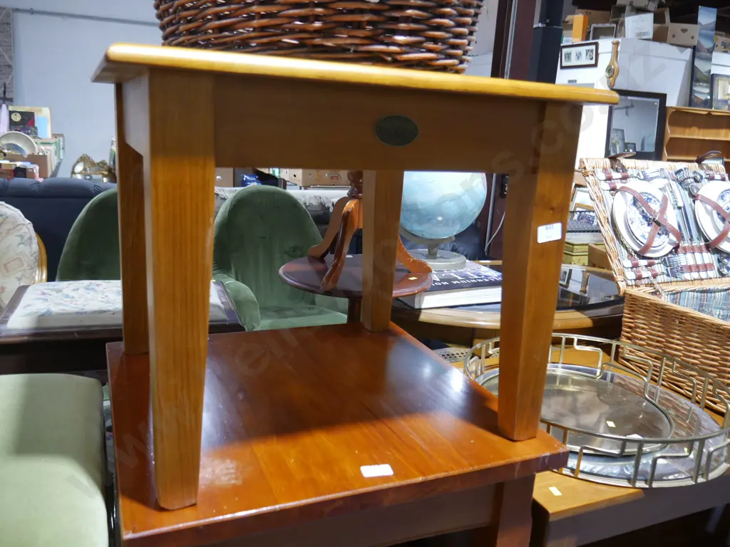 Square coffee table Image 1++