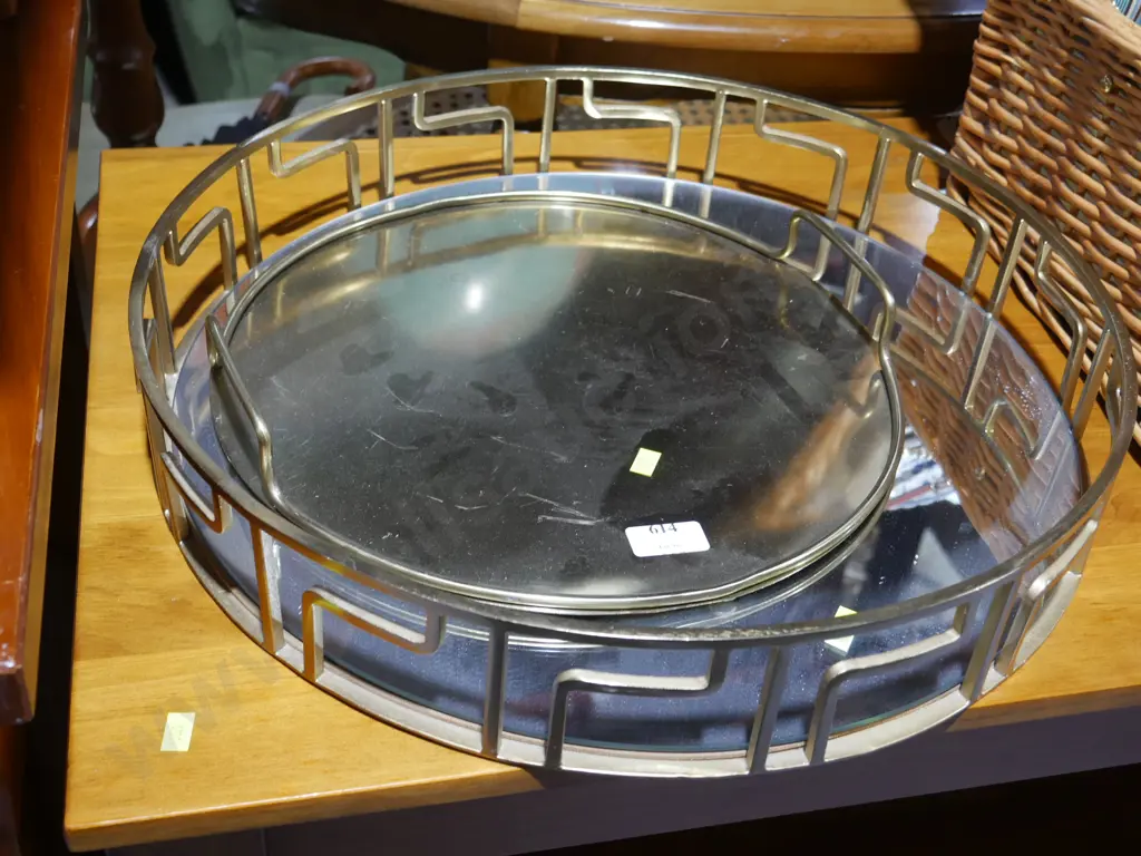 2 trays Image 1++