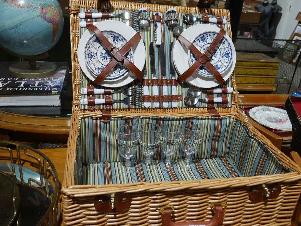 Picnic basket set Image 1++