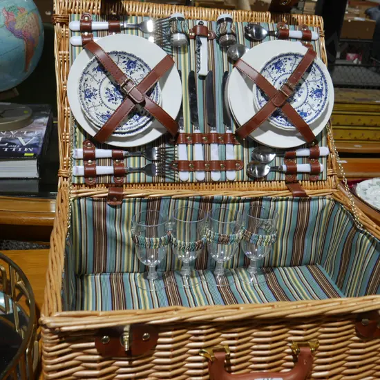 Picnic basket set