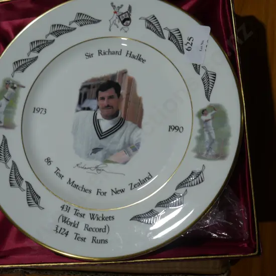 Sir Richard Hadlee commemorative plate