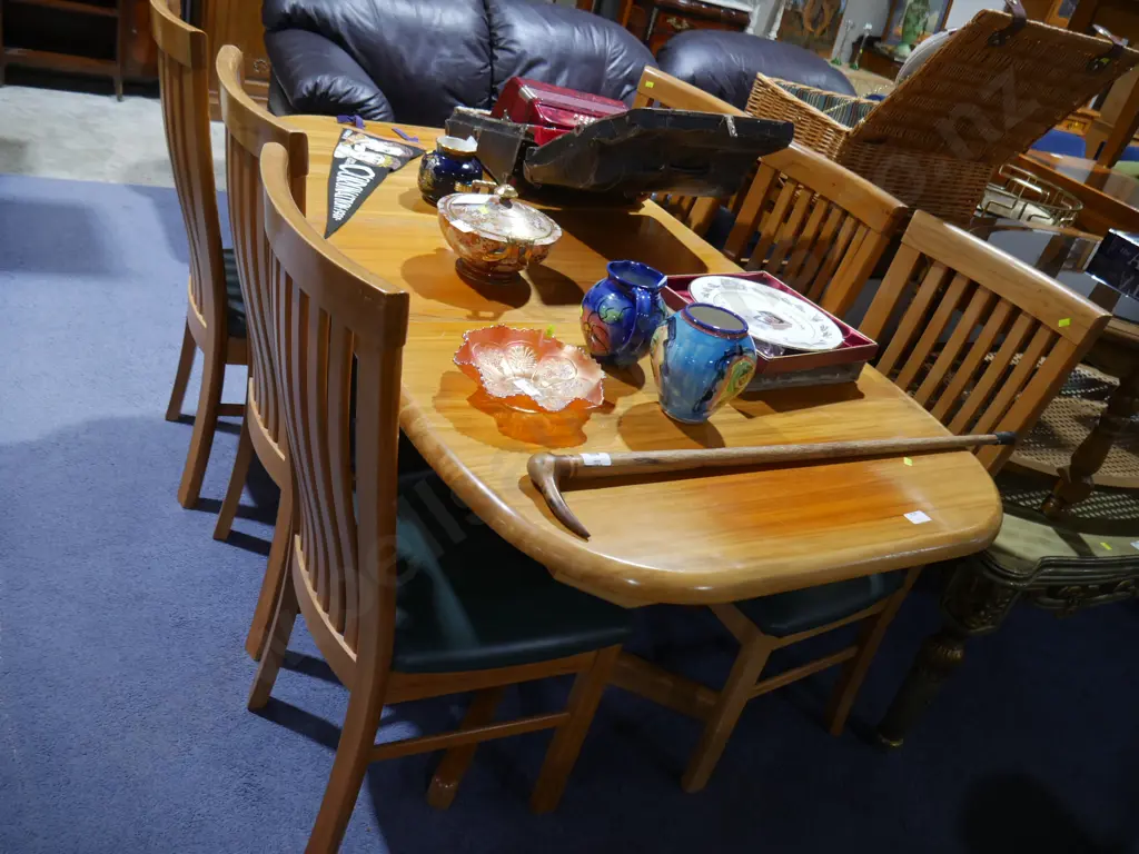 Extendable dining table and 6 chairs Image 1++