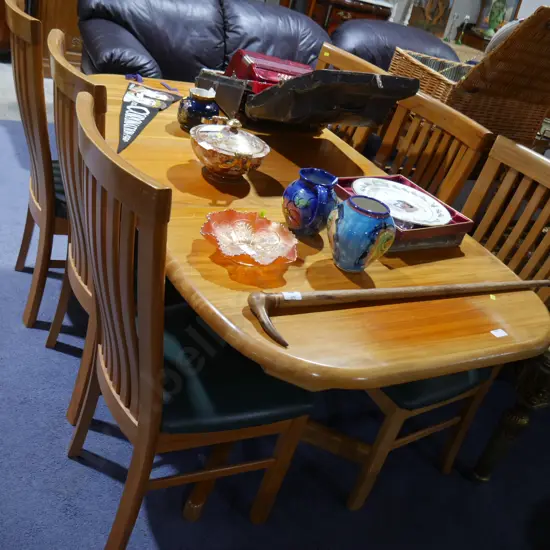 Extendable dining table and 6 chairs