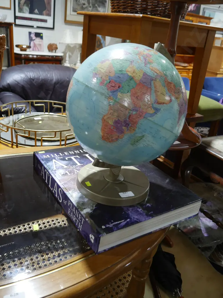 Atlas book and globe Image 1++