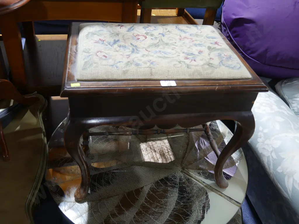 Piano stool Image 1++