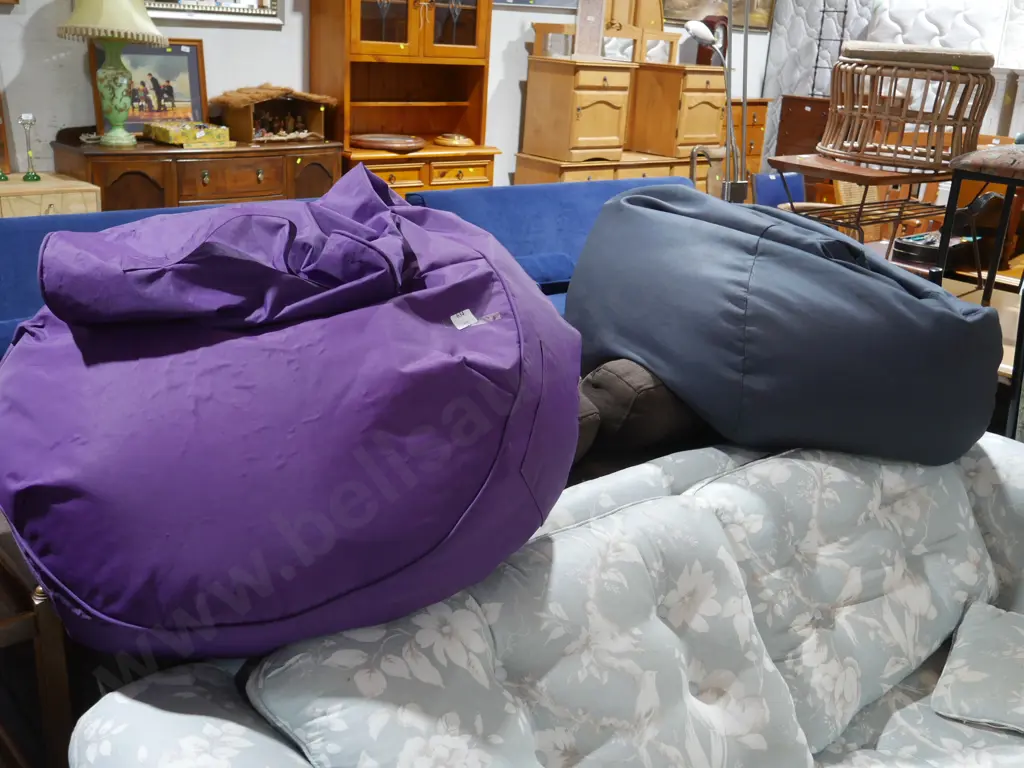 2 bean bags Image 1++