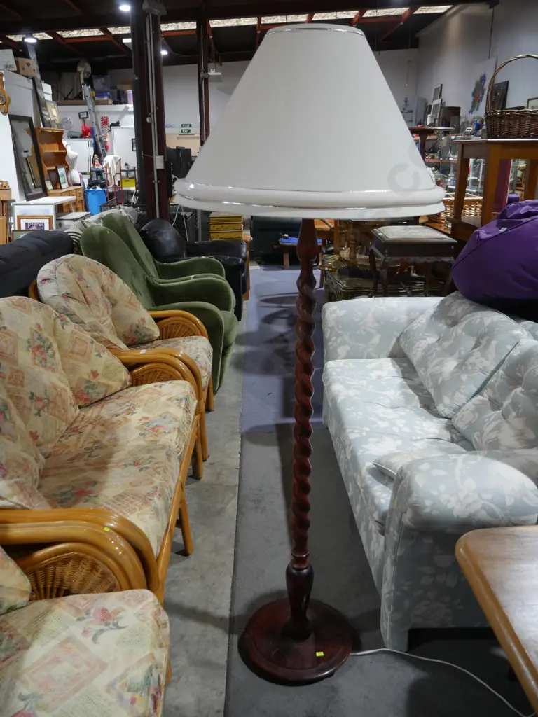 Floor lamp Image 1++