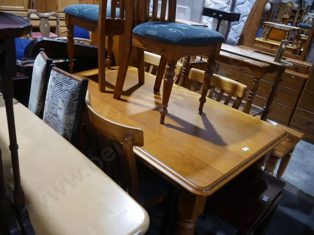 Dining table and 6 chairs Image 1++