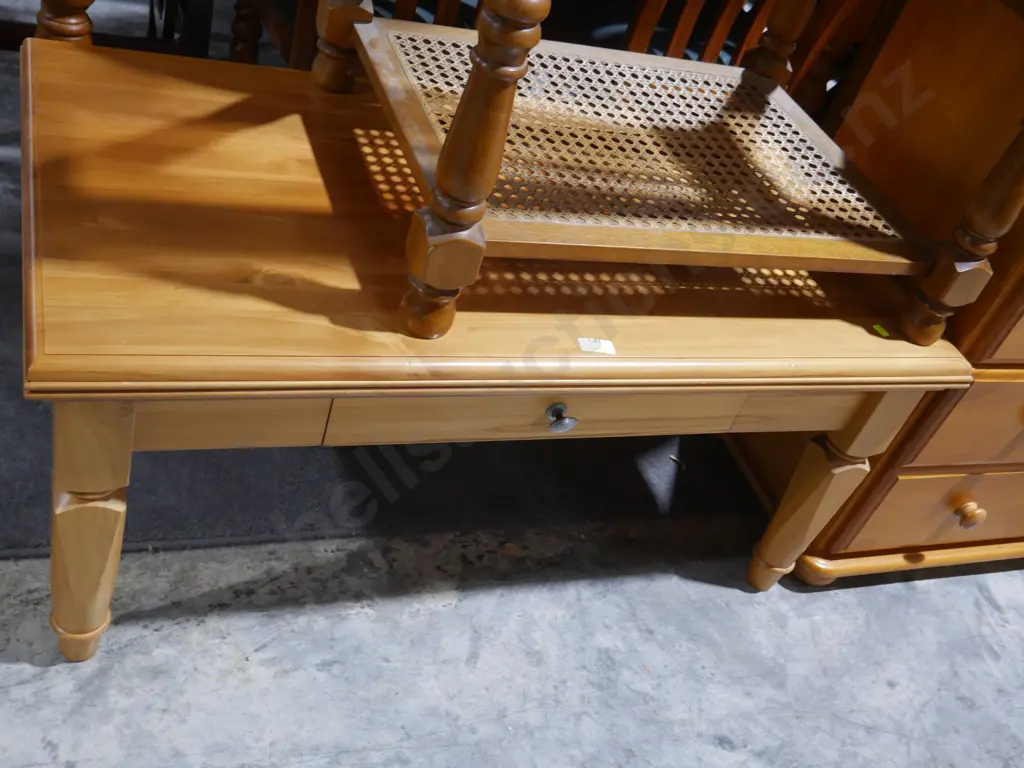 Coffee table Image 1++