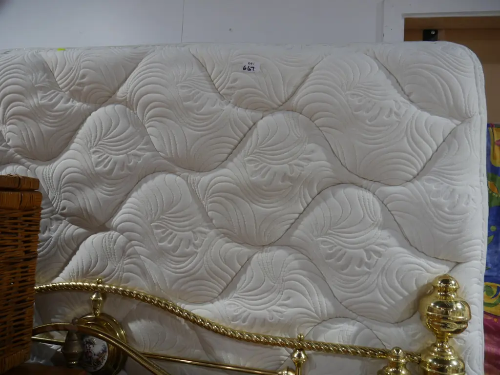 queen mattress and base Image 1++