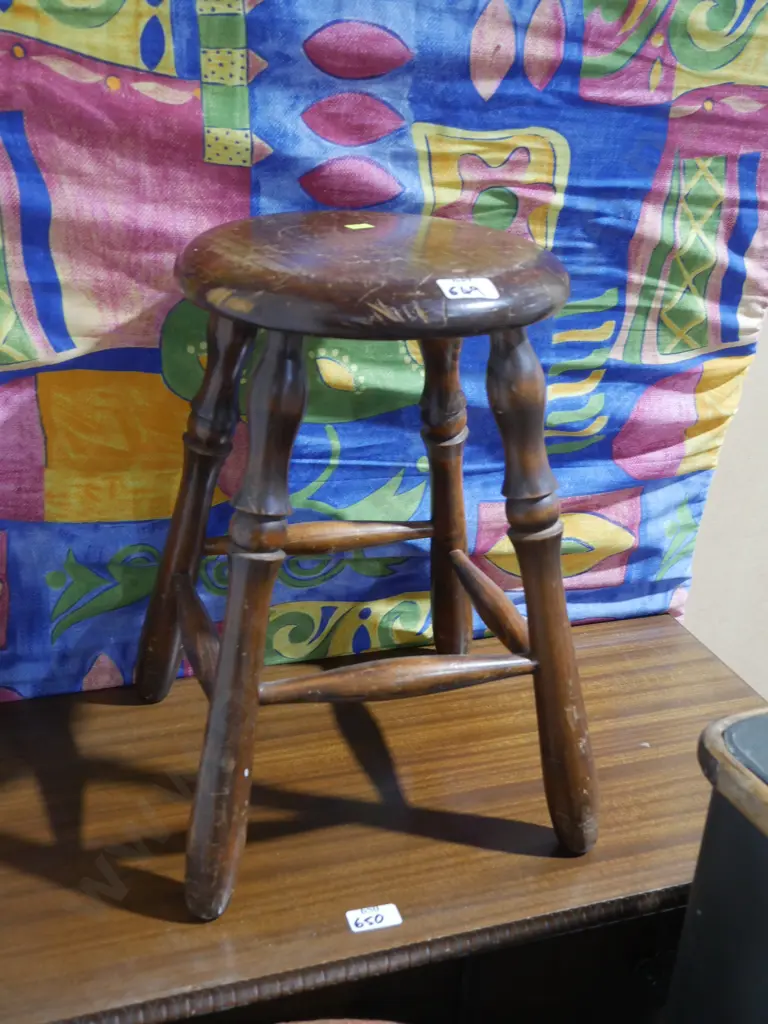 Wooden stool Image 1++