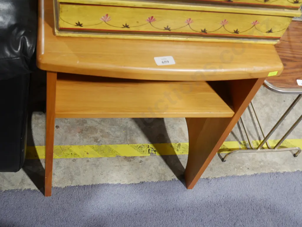 Side table Image 1++