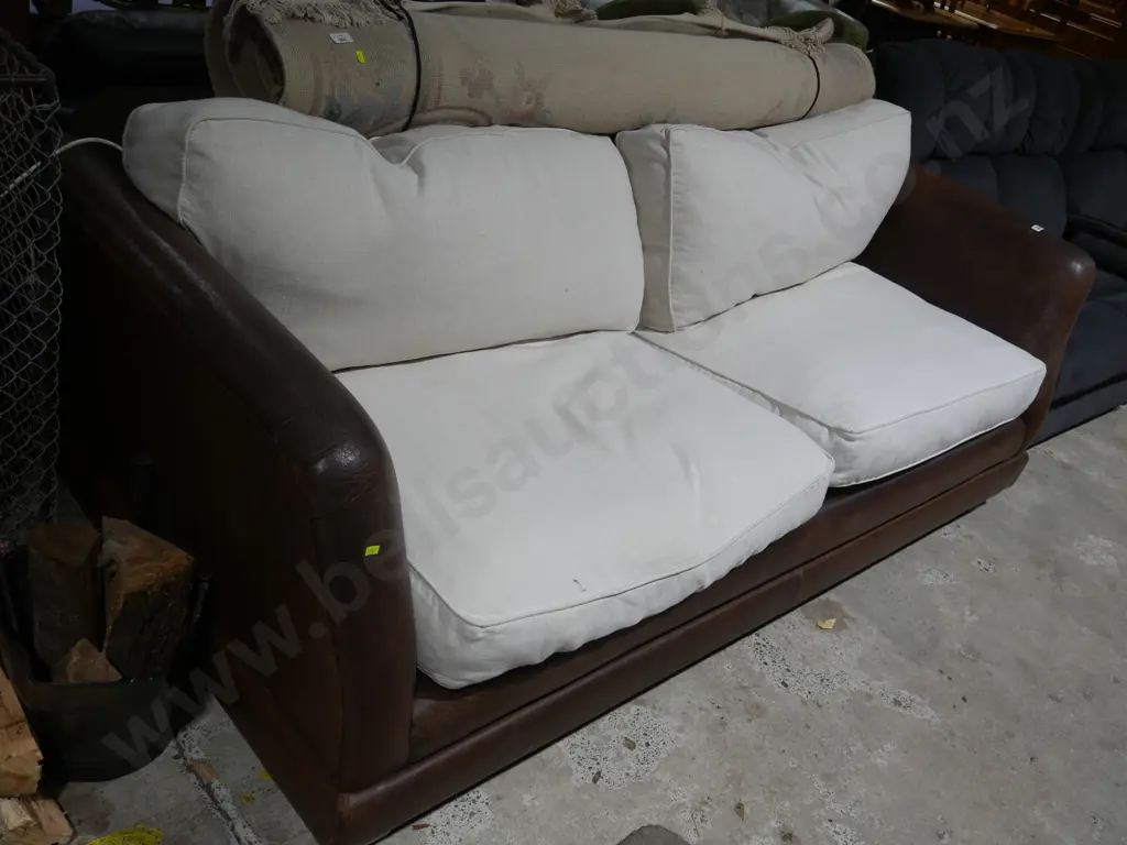 3-seater leather and fabric couch Image 1++