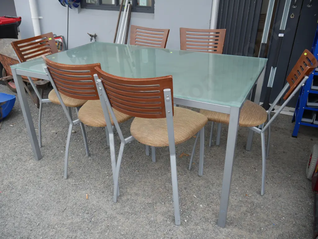 Outdoor table and 6 chairs Image 1++