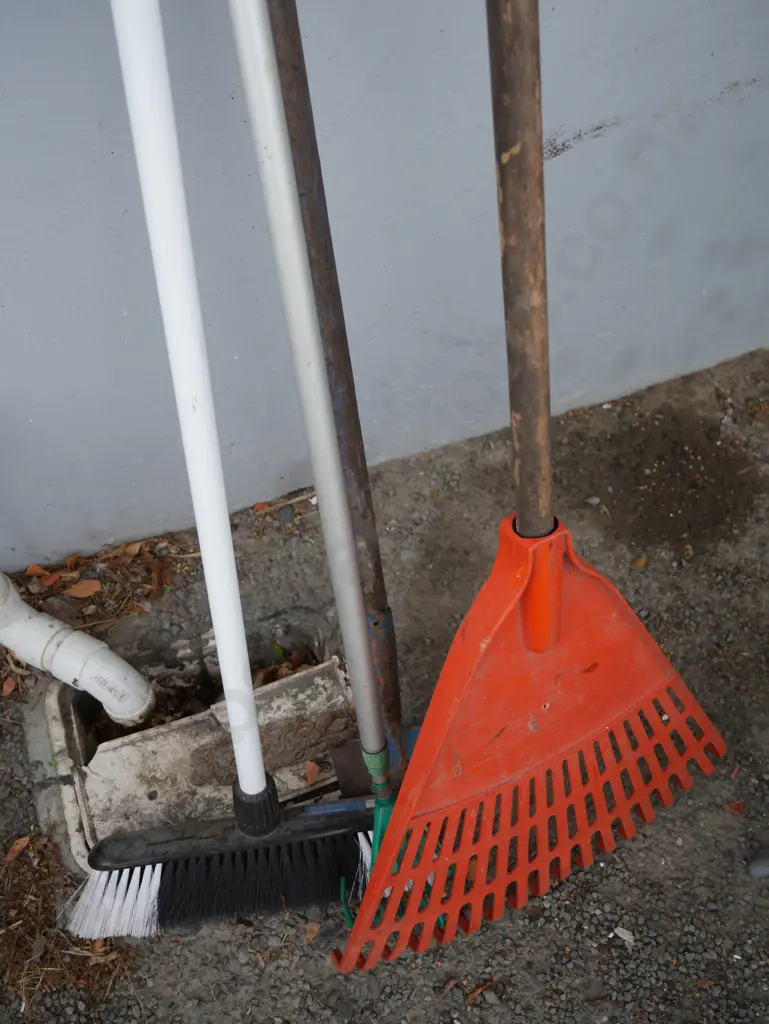 Garden tools, broom Image 1++