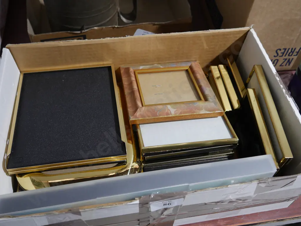 Box of picture frames Image 1++