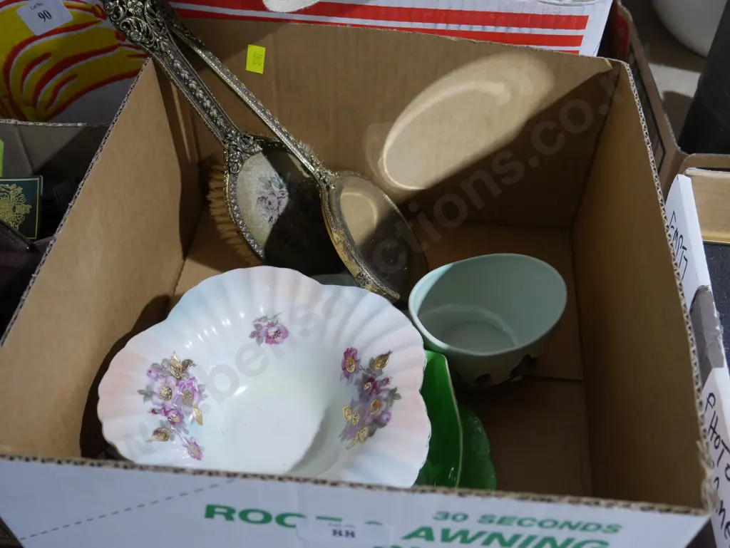 China, brush and mirror Image 1++