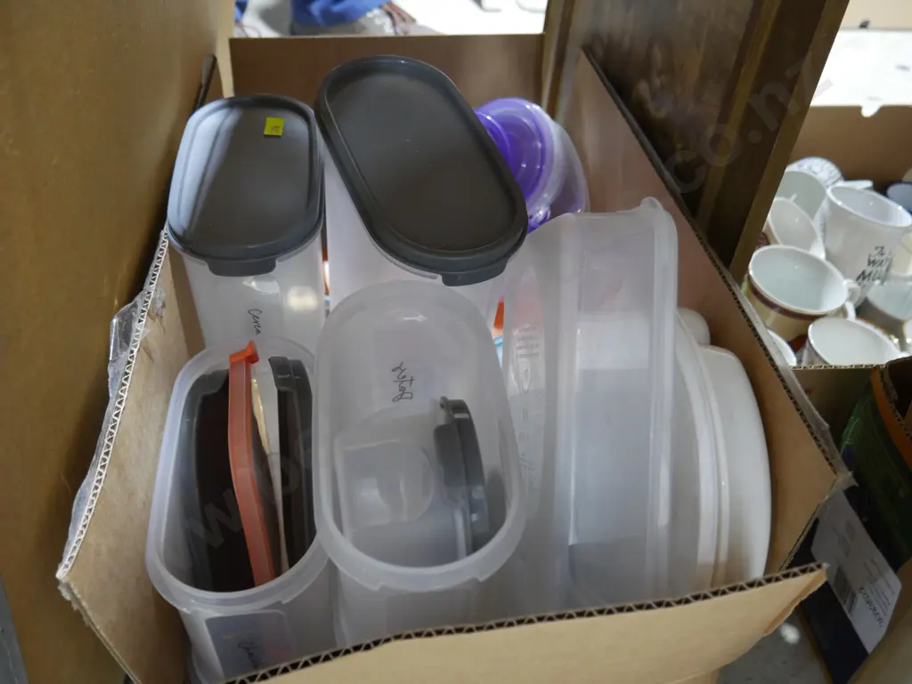 Plastic storage containers Image 1++