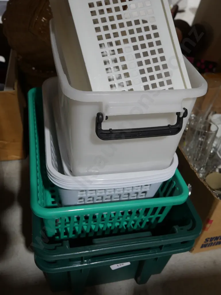 Plastic bins, containers etc Image 1++