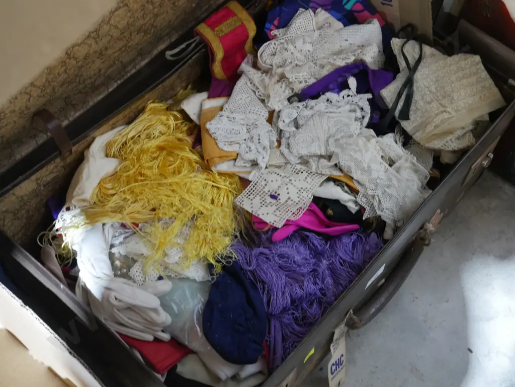 Suitcase of linen Image 1++