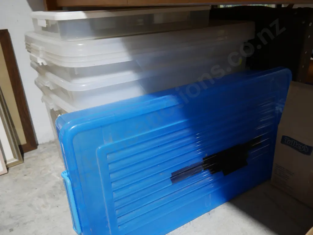 Plastic storage containers Image 1++