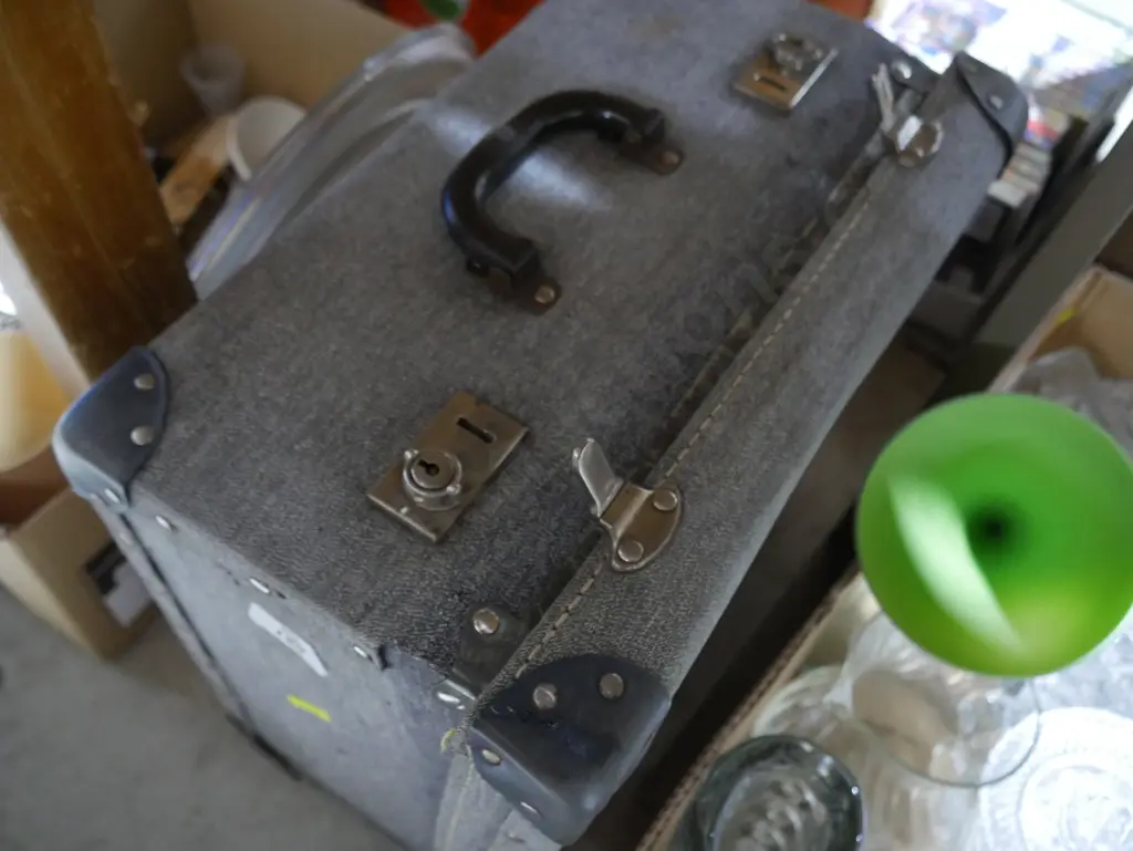 Suitcase Image 1++