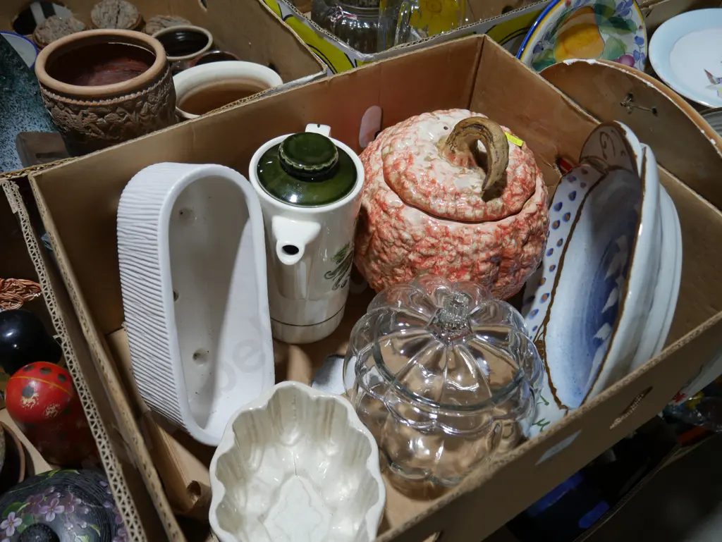 Pottery, glassware etc Image 1++