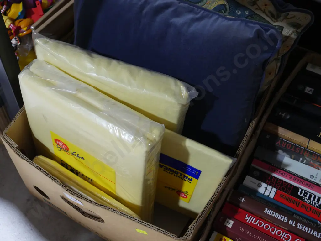 Bed sheets, cushions Image 1++