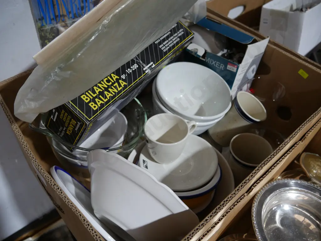 Mixing bowls, glassware etc Image 1++