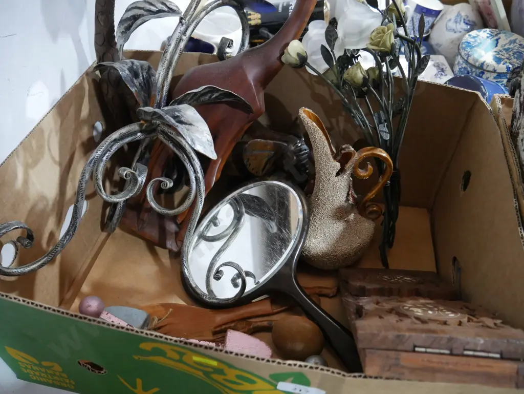 Wooden animals, metal flowers etc Image 1++