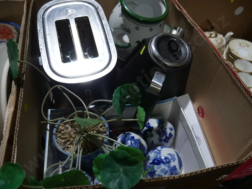 Carpet balls, toaster, jug etc Image 1++
