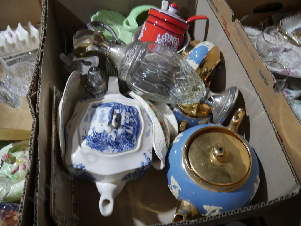 China, teapots, etc Image 1++