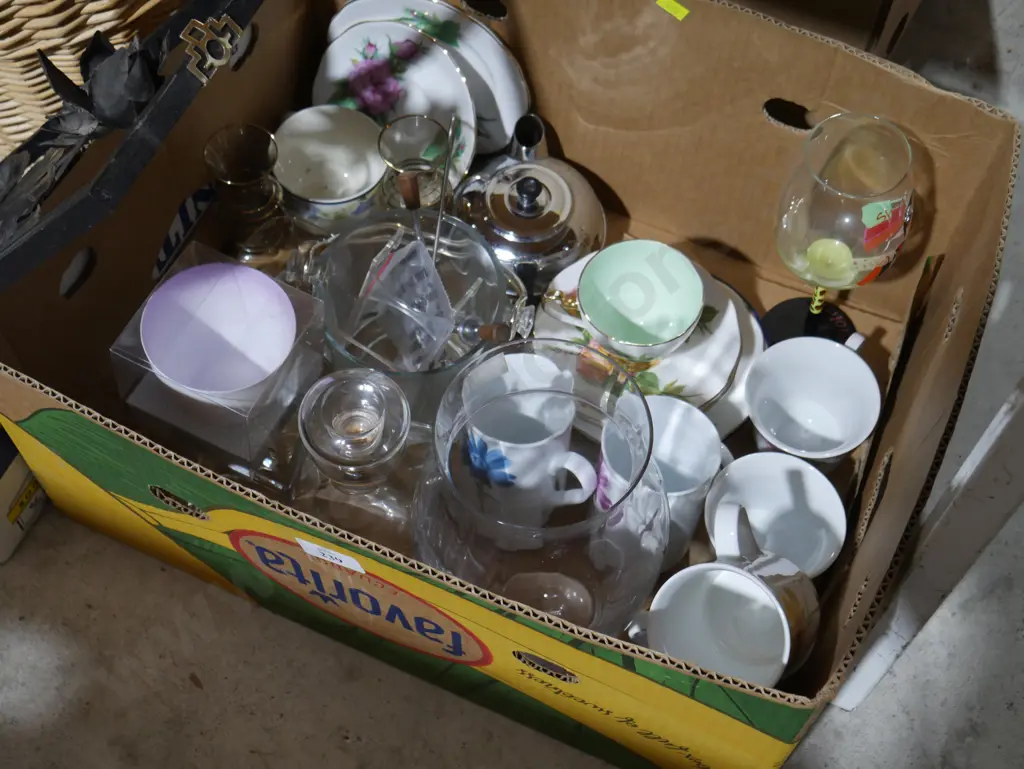 Box of sundries Image 1++