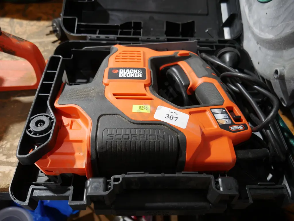 Black and decker sabre saw Image 1++