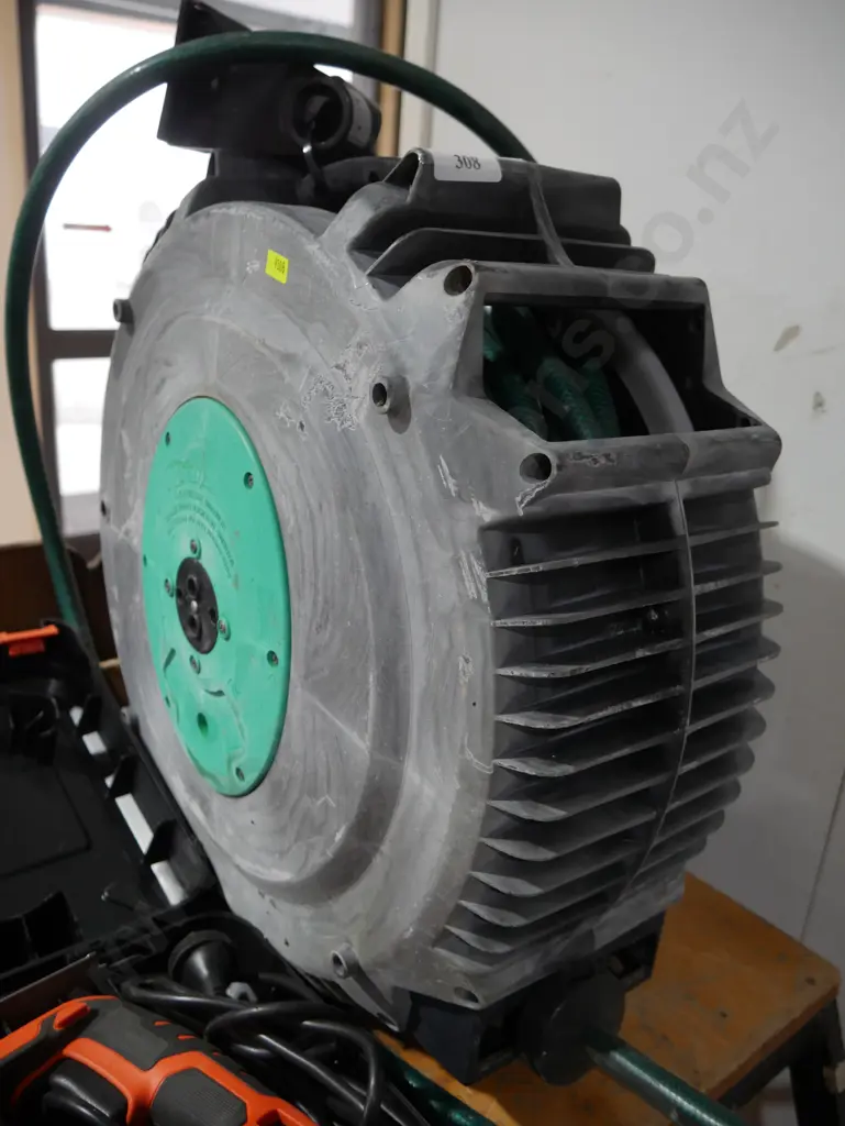 Retractable hose Image 1++
