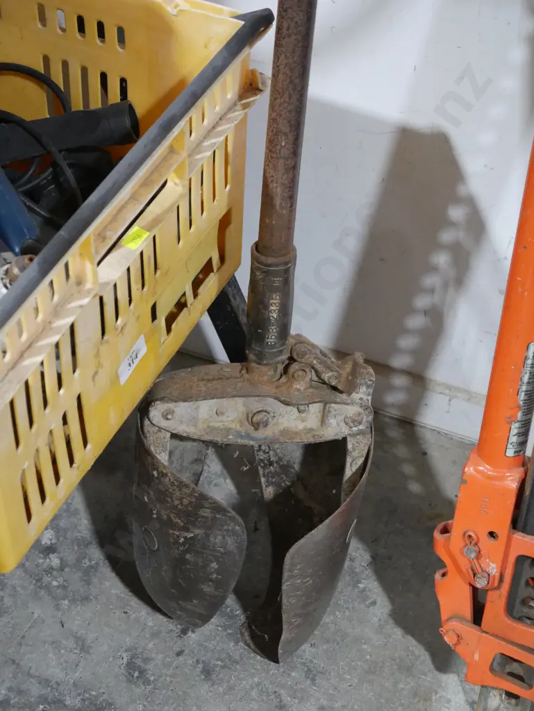Post hole digger Image 1++