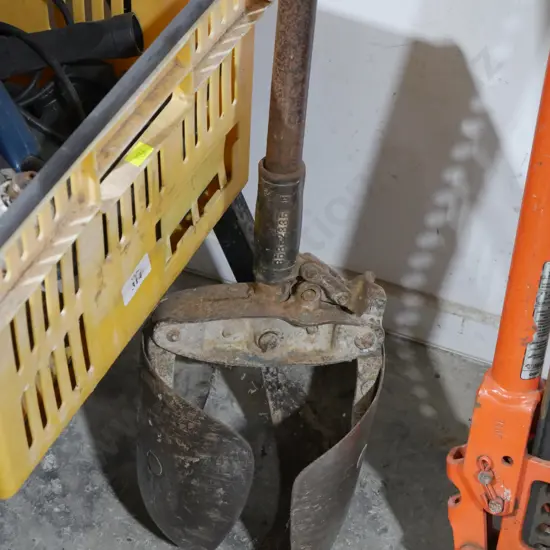 Post hole digger