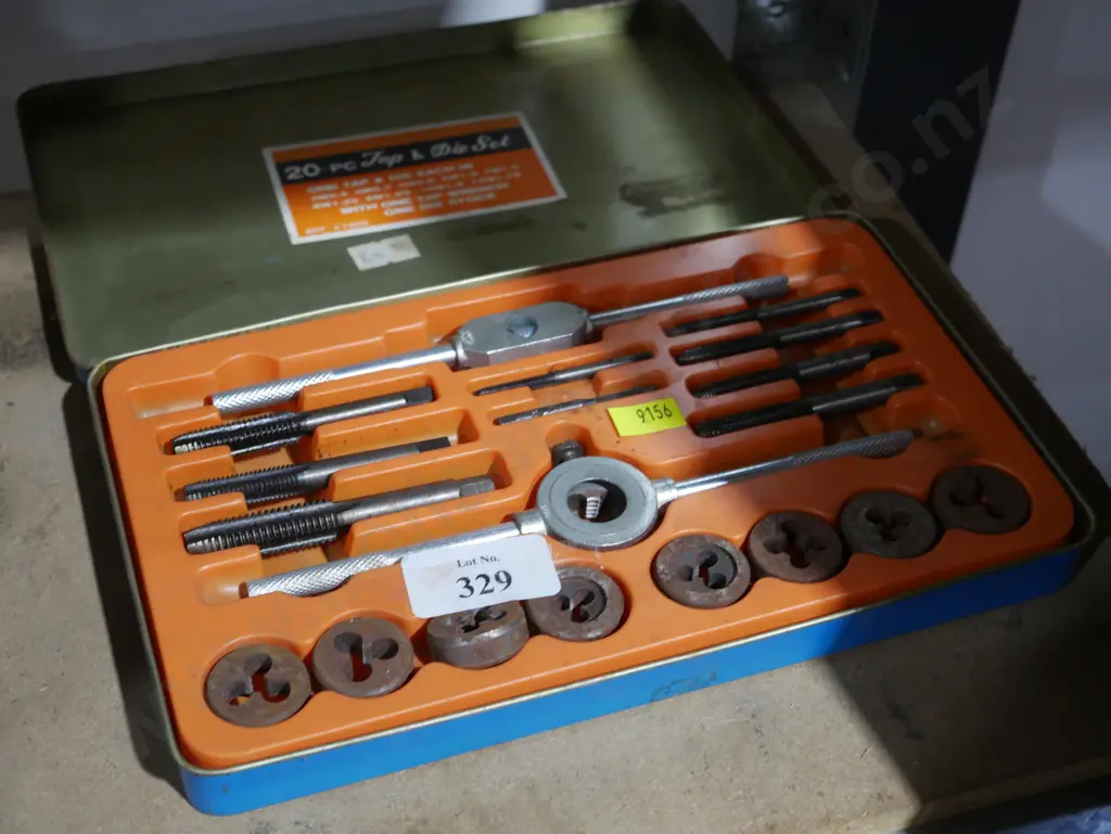 Tap and die set Image 1++