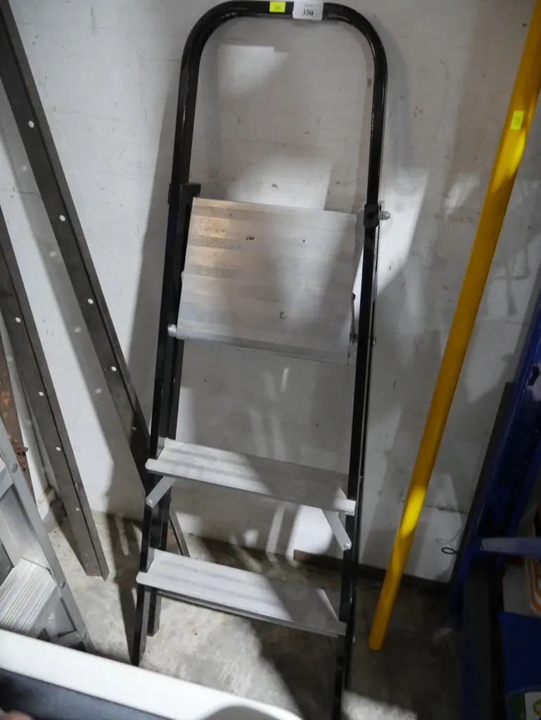Step ladder Image 1++
