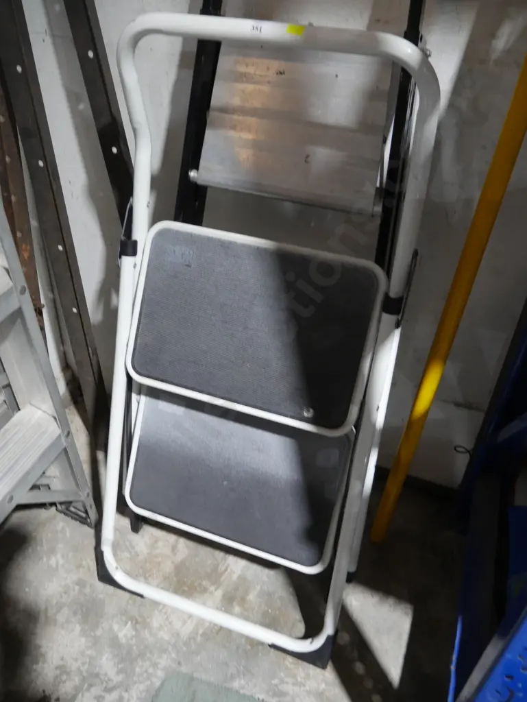 Step ladder Image 1++