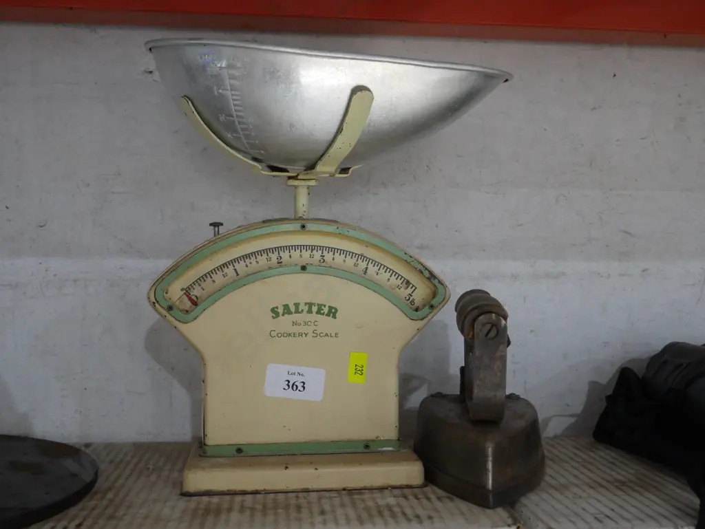 Scales iron Image 1++