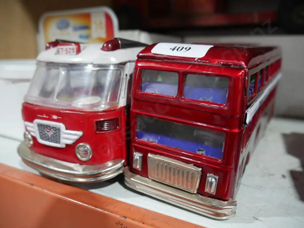 2 buses Image 1++