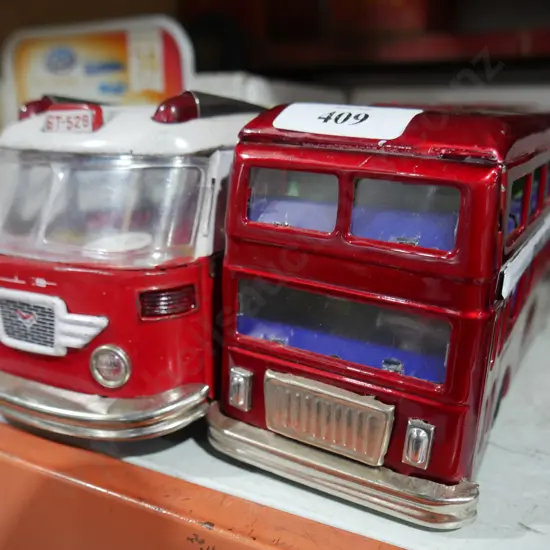 2 buses