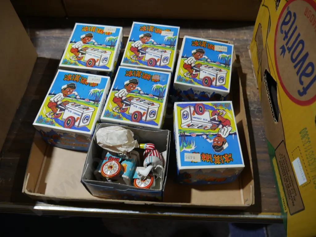 Tin ice cream man Image 1++