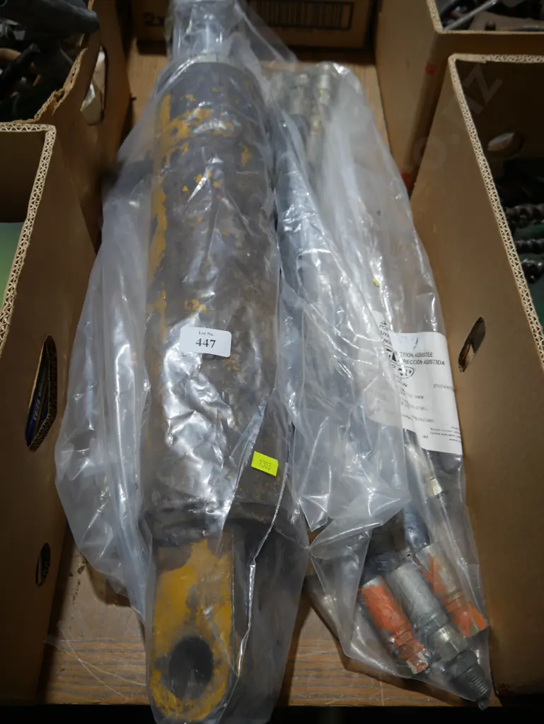 Hydraulic ram & hoses Image 1++